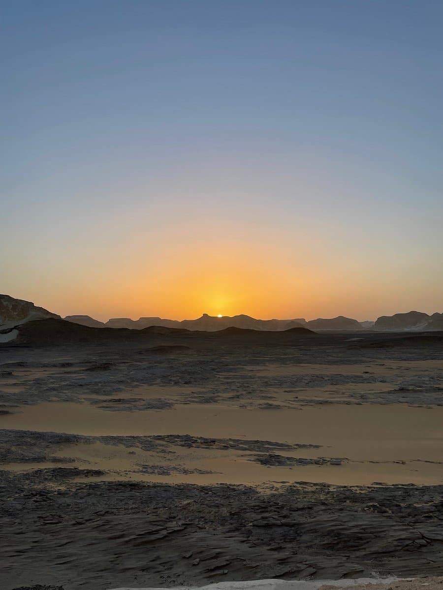 Black and White Desert Tour 2 Days 1 Night